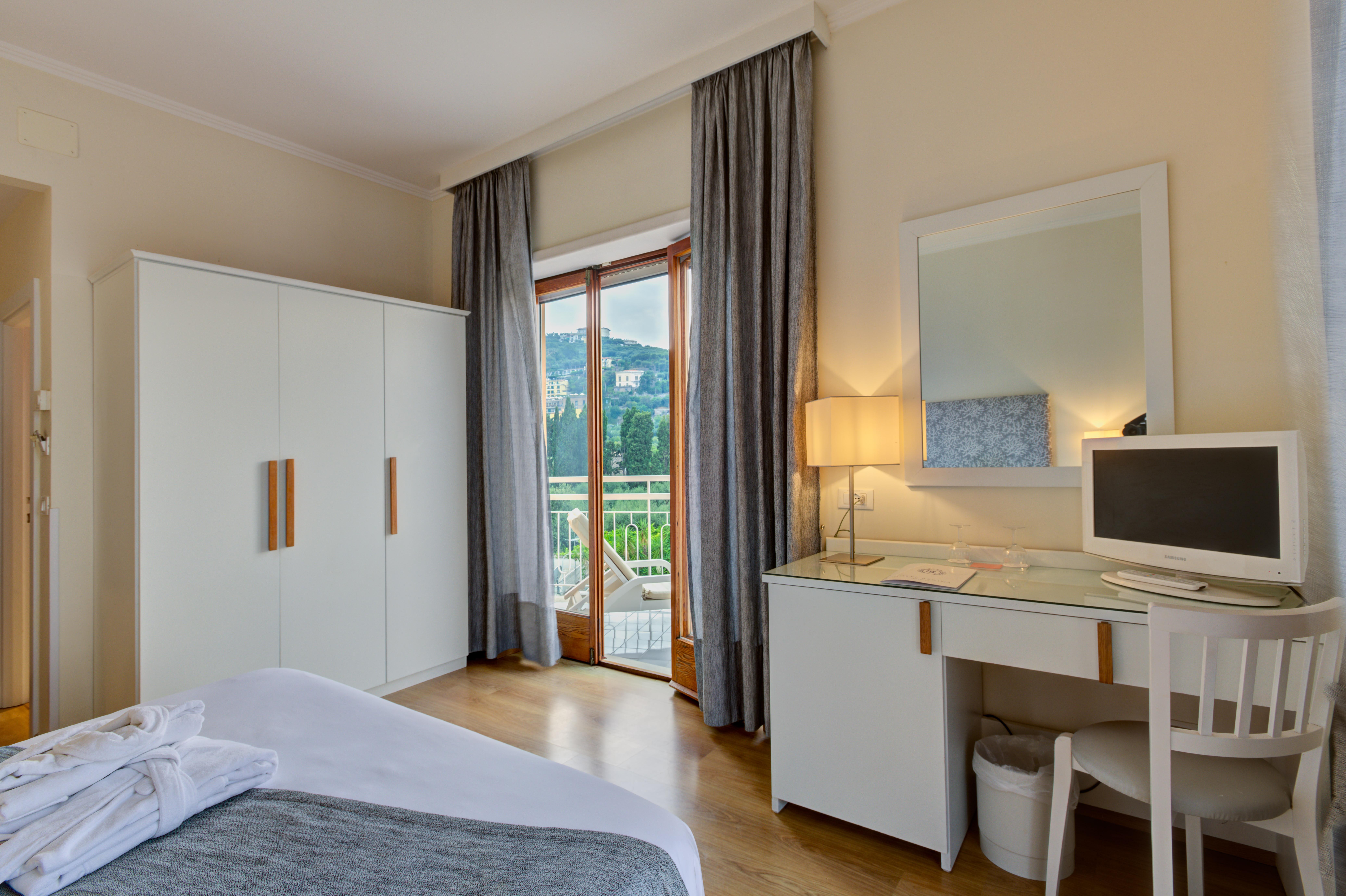 Boutique Hotel Regina Сорренто Экстерьер фото