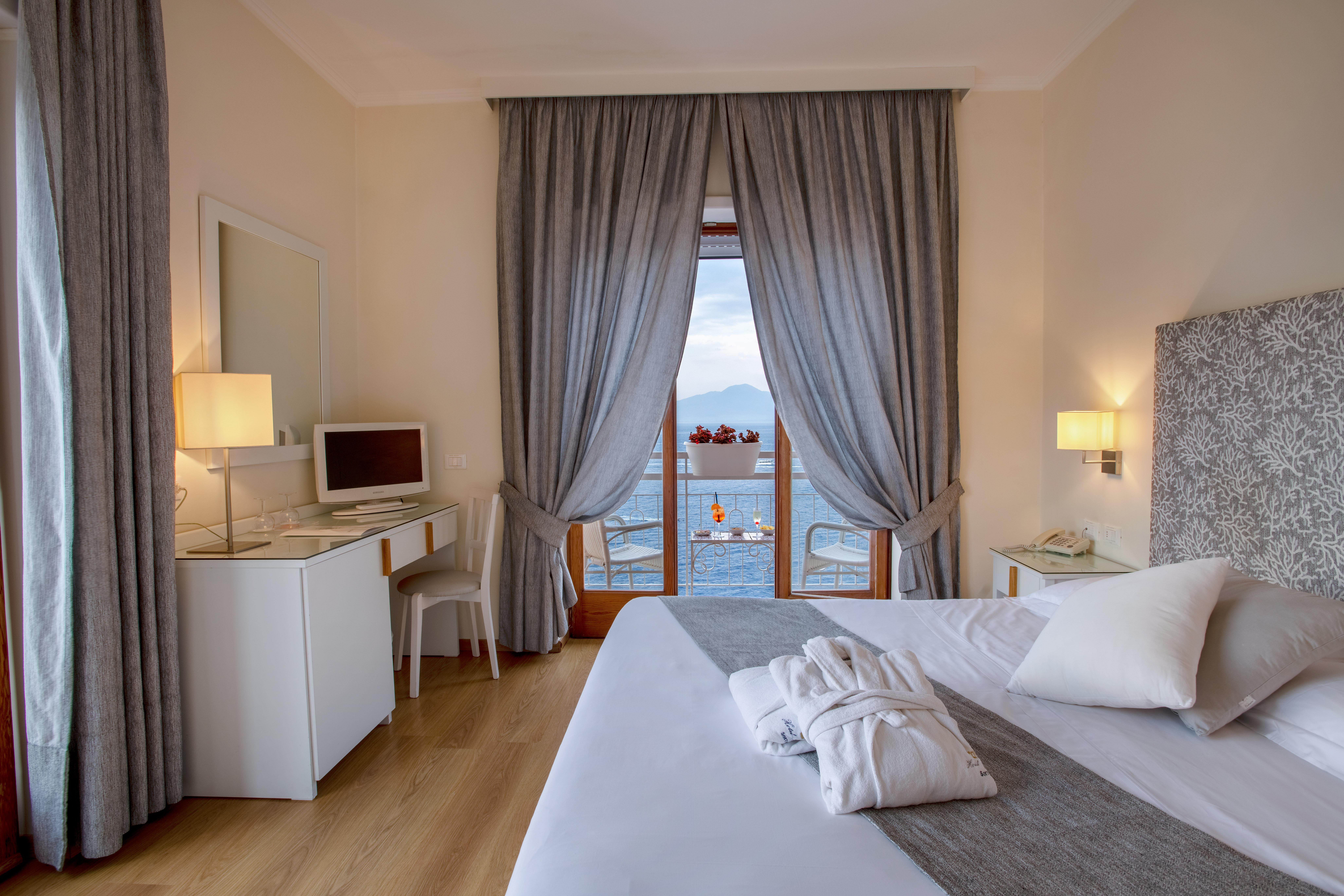 Boutique Hotel Regina Сорренто Экстерьер фото