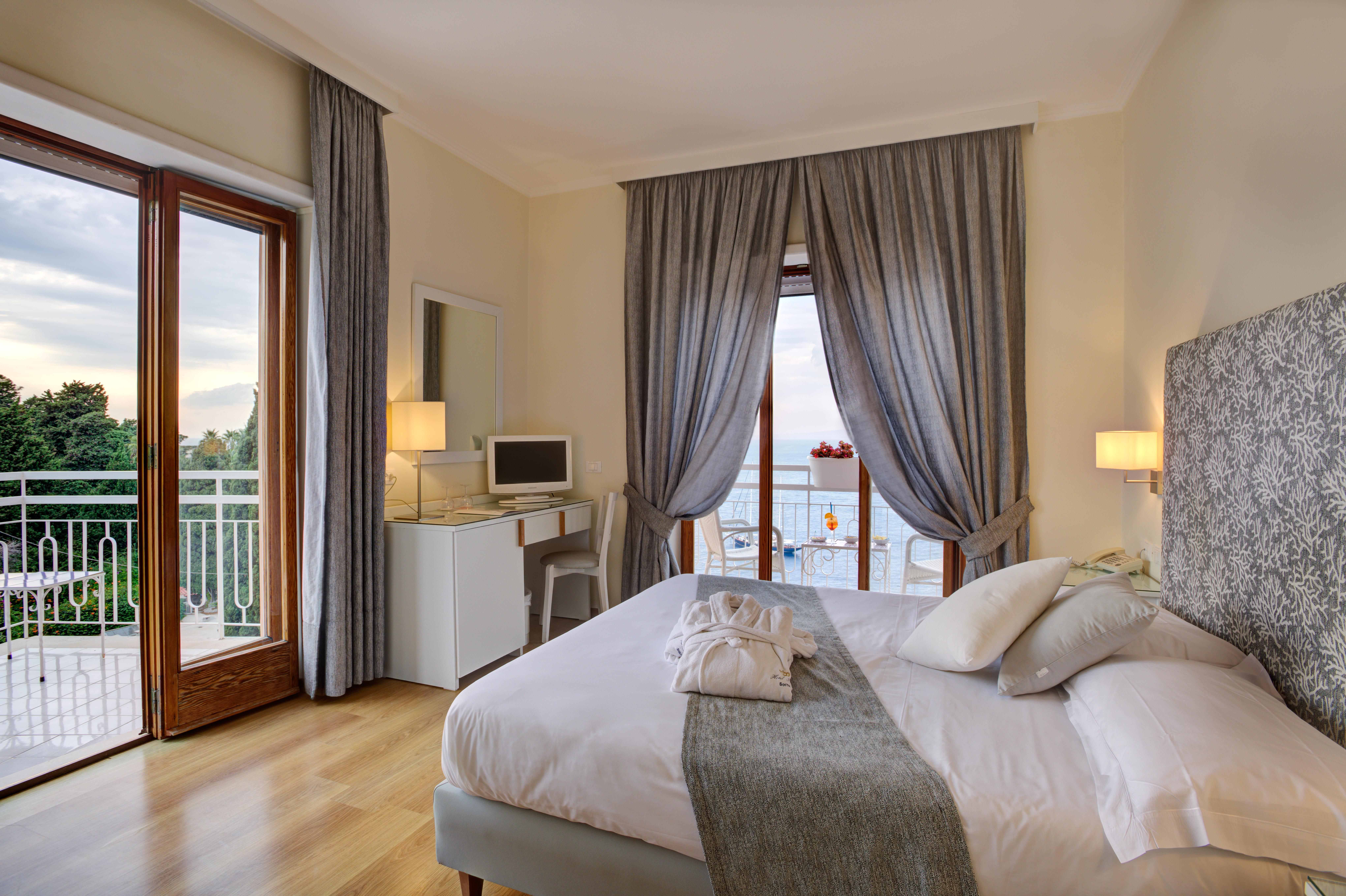 Boutique Hotel Regina Сорренто Экстерьер фото